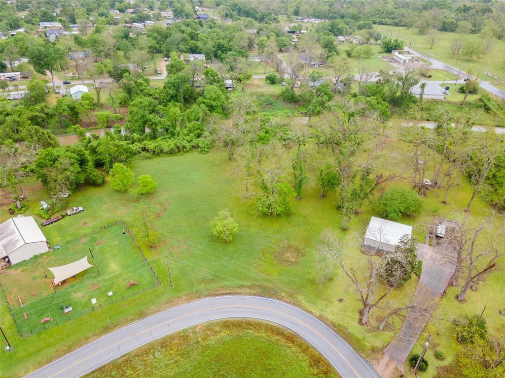 1026 Colony Drive, Angleton, TX 77515