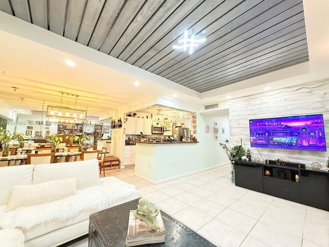 3330 Atlanta St 14C, Hollywood, FL 33021