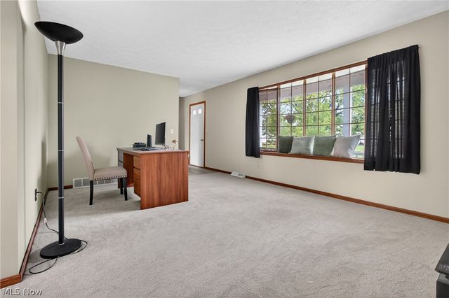 438 Hampton Drive, Elyria, OH 44035