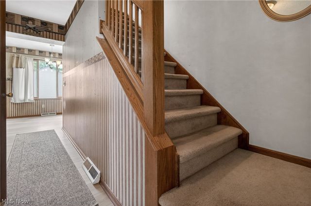 438 Hampton Drive, Elyria, OH 44035