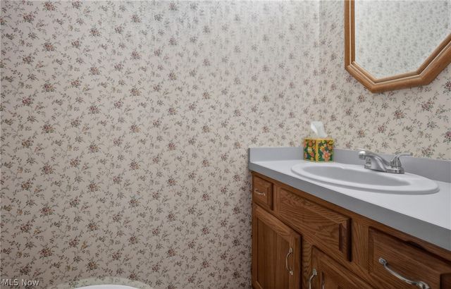 438 Hampton Drive, Elyria, OH 44035