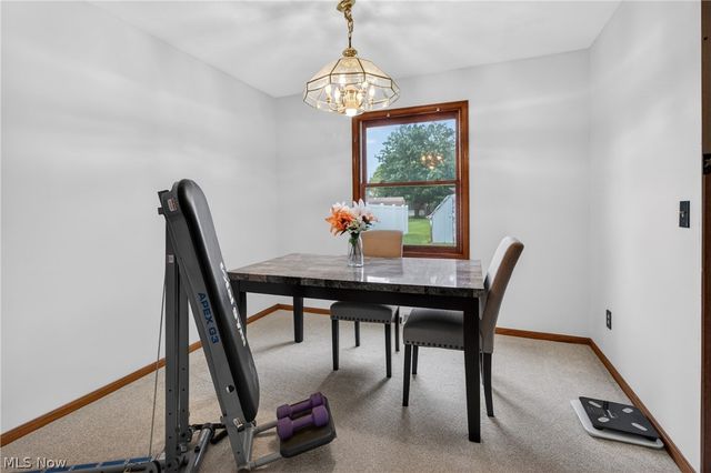 438 Hampton Drive, Elyria, OH 44035