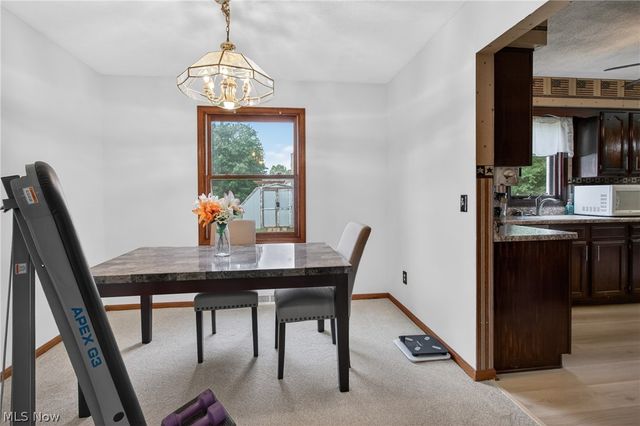 438 Hampton Drive, Elyria, OH 44035