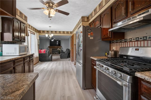 438 Hampton Drive, Elyria, OH 44035