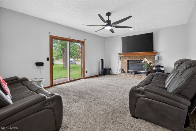 438 Hampton Drive, Elyria, OH 44035