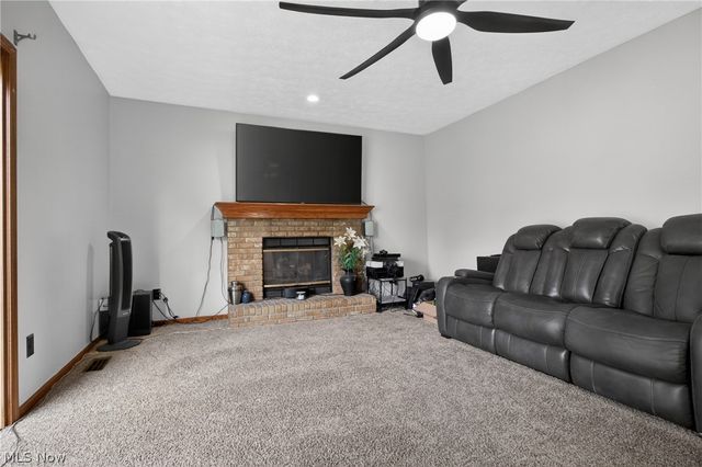 438 Hampton Drive, Elyria, OH 44035