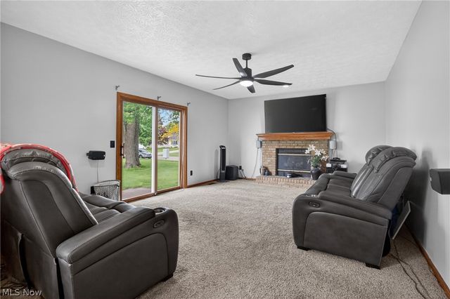 438 Hampton Drive, Elyria, OH 44035