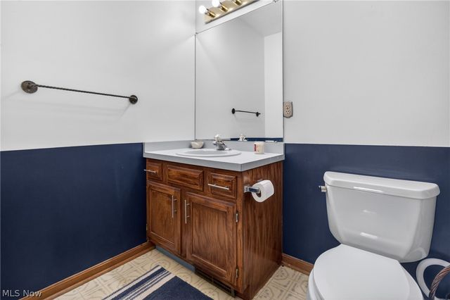 438 Hampton Drive, Elyria, OH 44035