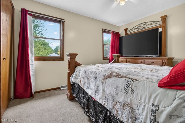 438 Hampton Drive, Elyria, OH 44035