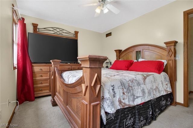 438 Hampton Drive, Elyria, OH 44035