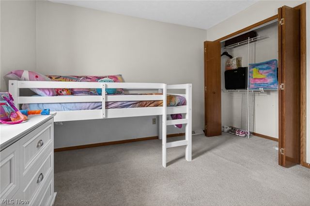 438 Hampton Drive, Elyria, OH 44035