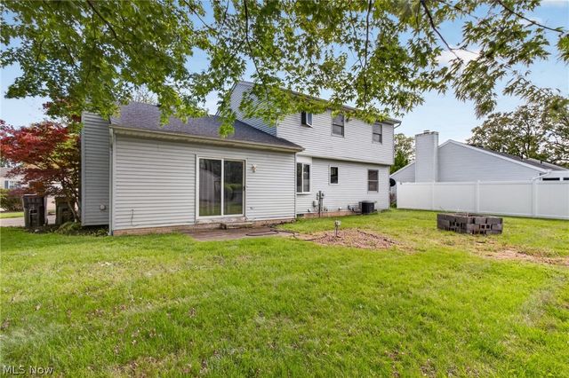 438 Hampton Drive, Elyria, OH 44035