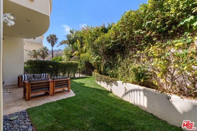 23963 De Ville Way, Malibu, CA 90265