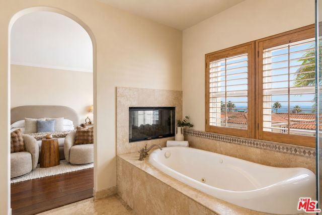 23963 De Ville Way, Malibu, CA 90265