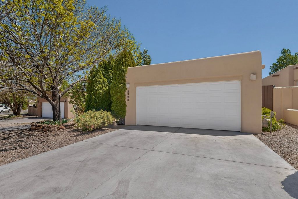 3028 Sandia Circle, Santa Fe, NM 87507