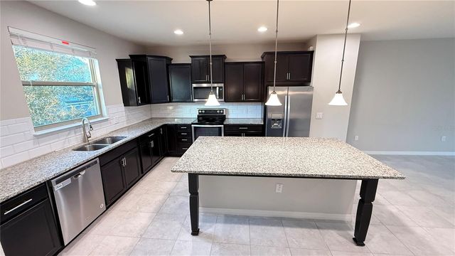 588 PIAZZA POINT, Oviedo, FL 32765