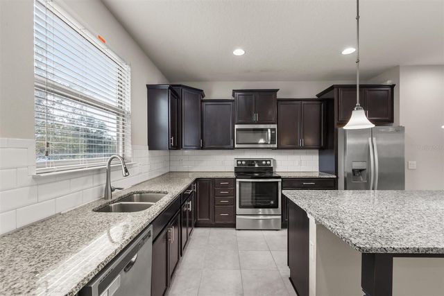 588 PIAZZA POINT, Oviedo, FL 32765