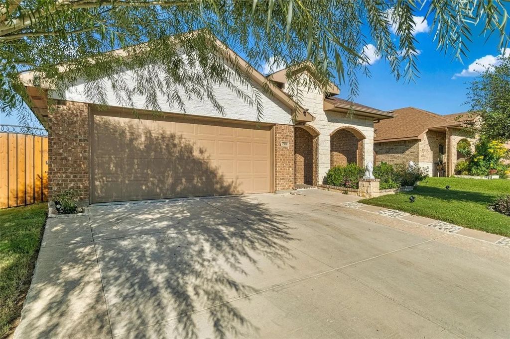 2905 Pacifico Way, Fort Worth, TX 76111