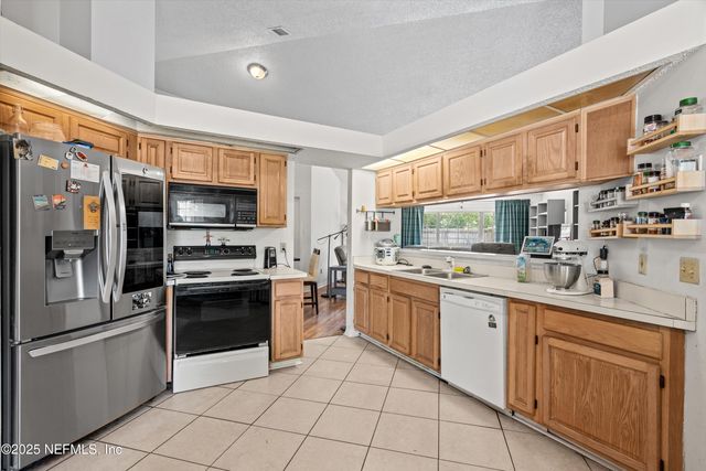 8182 LOCH LOMOND Lane, Jacksonville, FL 32244