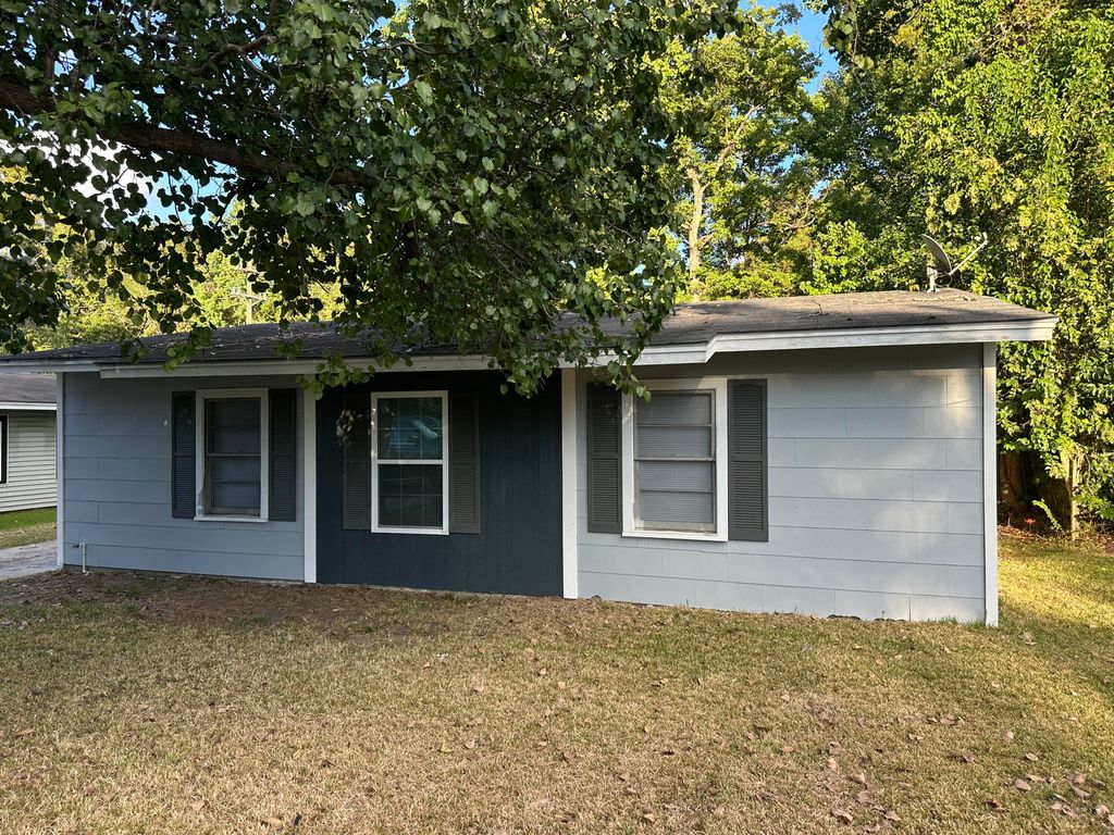 1009 Anderson Dr, Leesville, LA 71446