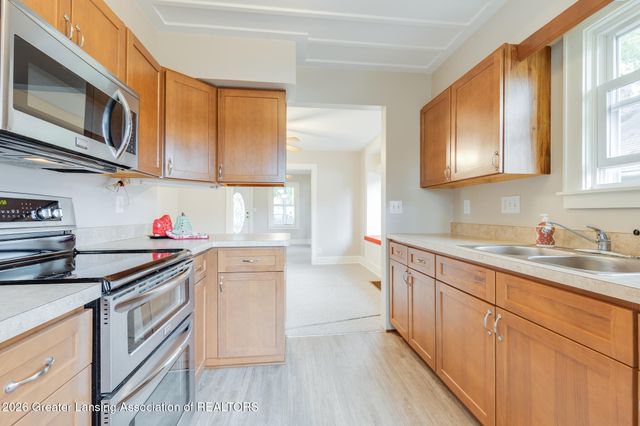 3721 Glenwood Avenue, Lansing, MI 48910