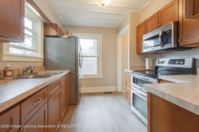 3721 Glenwood Avenue, Lansing, MI 48910