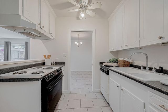 2824 Briarhurst Dr, Houston, TX 77057