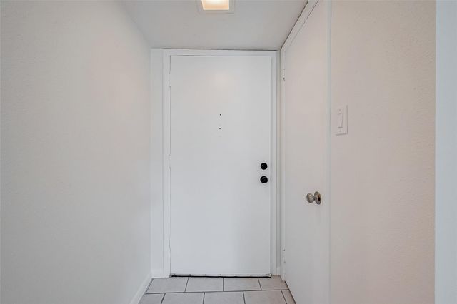 2824 Briarhurst Dr, Houston, TX 77057