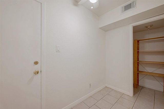 2824 Briarhurst Dr, Houston, TX 77057