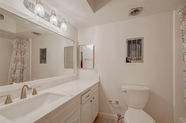 2824 Briarhurst Dr, Houston, TX 77057