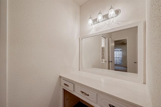 2824 Briarhurst Dr, Houston, TX 77057