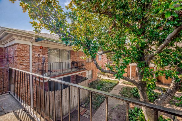 2824 Briarhurst Dr, Houston, TX 77057