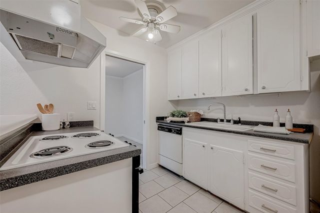 2824 Briarhurst Dr, Houston, TX 77057