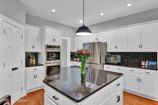 7013 Breakwater Pl, Prospect, KY 40059