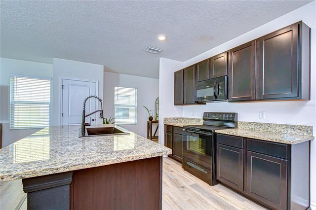 11019 LELAND GROVES DR, Riverview, FL 33579