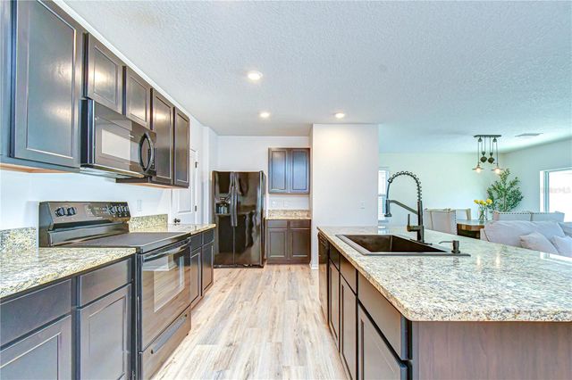 11019 LELAND GROVES DR, Riverview, FL 33579