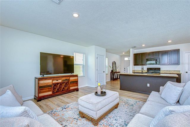 11019 LELAND GROVES DR, Riverview, FL 33579