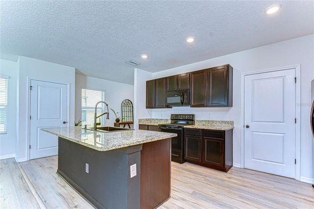 11019 LELAND GROVES DR, Riverview, FL 33579