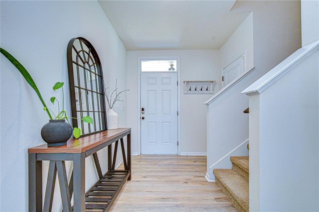 Image 2 of property listing at 11019 LELAND GROVES DR, Riverview, FL 33579