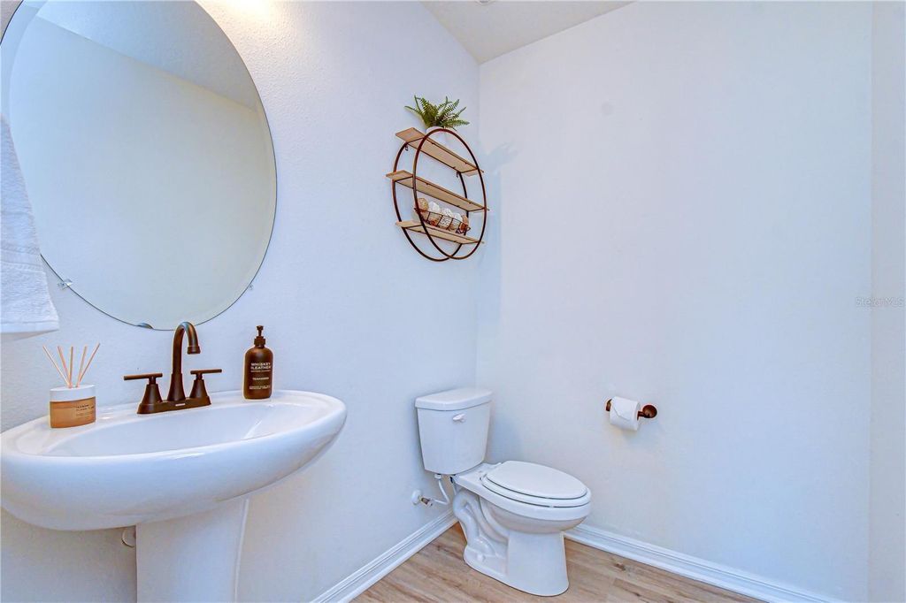 Image 20 of property listing at 11019 LELAND GROVES DR, Riverview, FL 33579