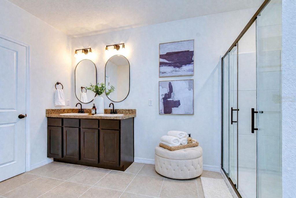 Image 23 of property listing at 11019 LELAND GROVES DR, Riverview, FL 33579