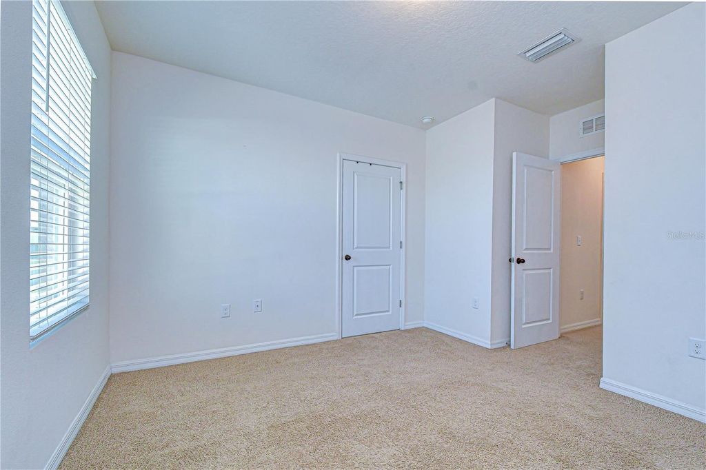 Image 32 of property listing at 11019 LELAND GROVES DR, Riverview, FL 33579