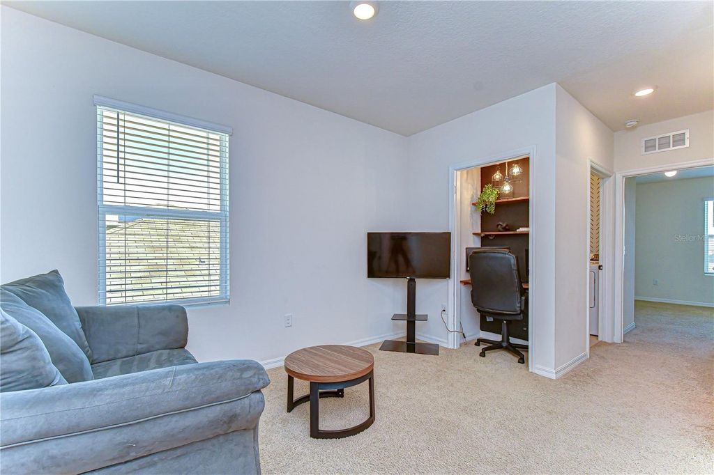 Image 40 of property listing at 11019 LELAND GROVES DR, Riverview, FL 33579