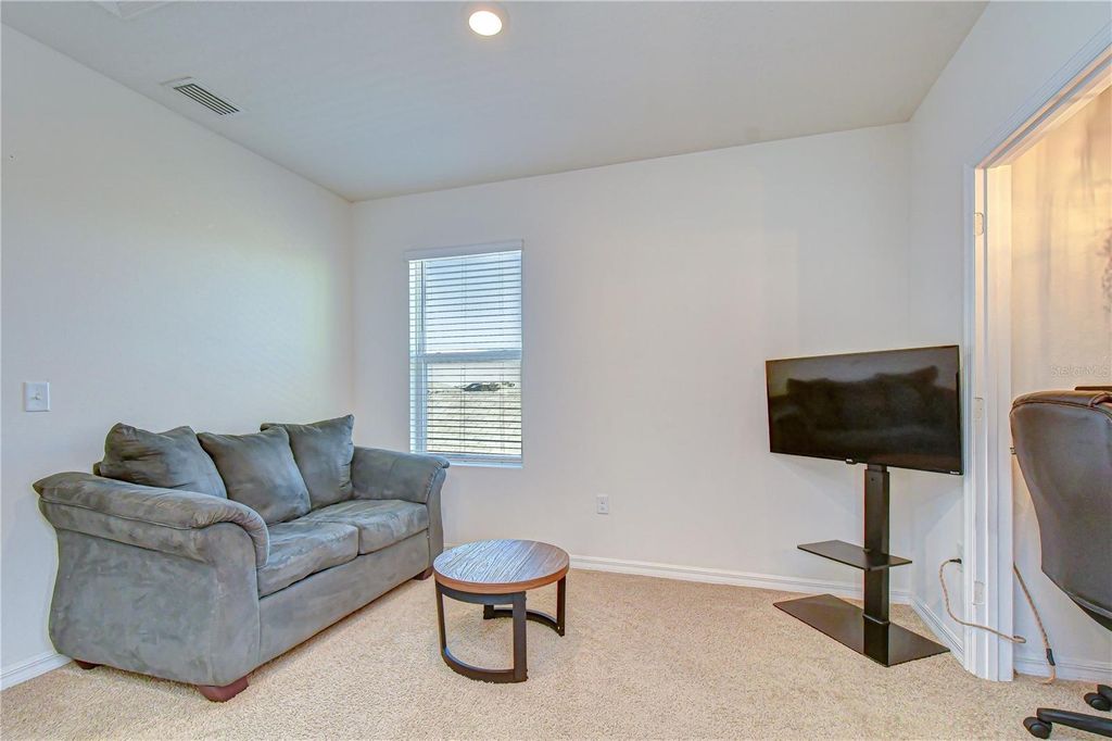 Image 41 of property listing at 11019 LELAND GROVES DR, Riverview, FL 33579