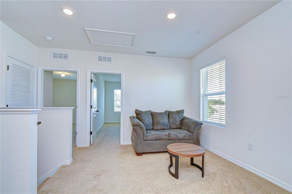 Image 42 of property listing at 11019 LELAND GROVES DR, Riverview, FL 33579