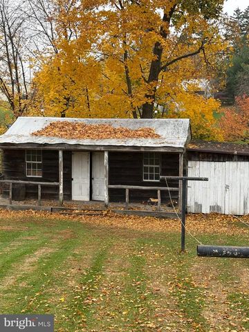 19 DIANA DR, New Oxford, PA 17350