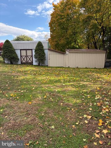 19 DIANA DR, New Oxford, PA 17350