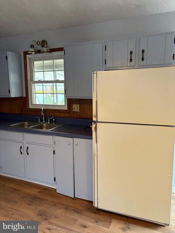 19 DIANA DR, New Oxford, PA 17350