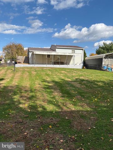 19 DIANA DR, New Oxford, PA 17350