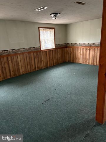 19 DIANA DR, New Oxford, PA 17350